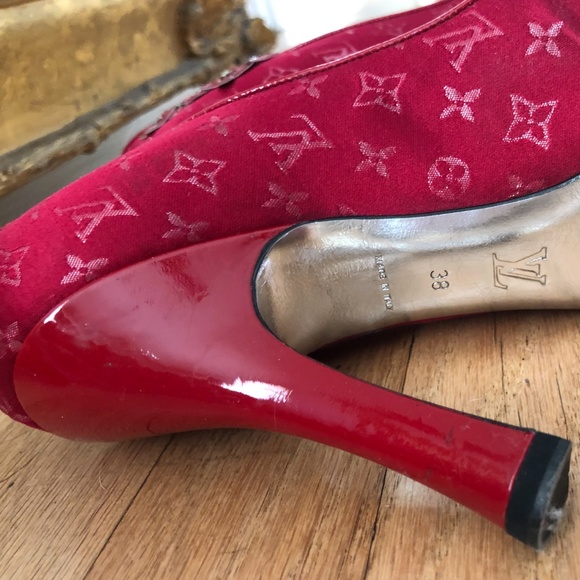 Limited Edition Louis Vuitton Red LV Print Pumps - Picture 6 of 6
